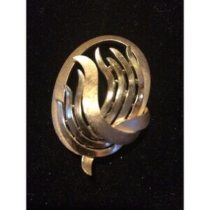 Vintage Signed Trifari Textured Gold Tone Leaf Brooch Pin MCM